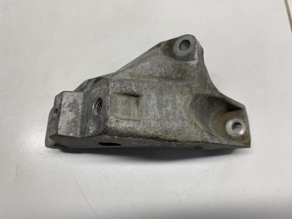 Кронштейн КПП левый