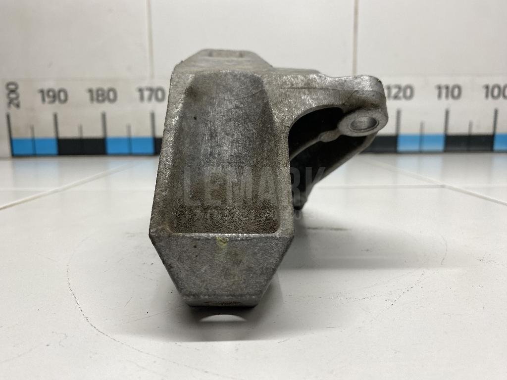 Кронштейн КПП левый