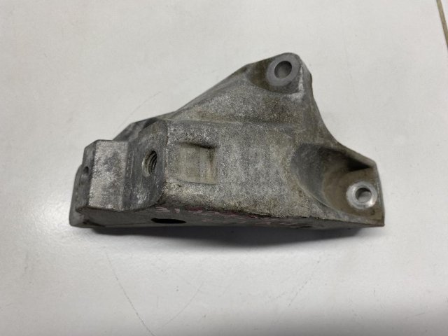 Кронштейн КПП левый