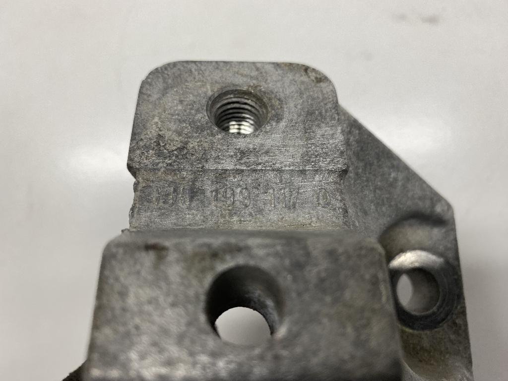 Кронштейн КПП левый