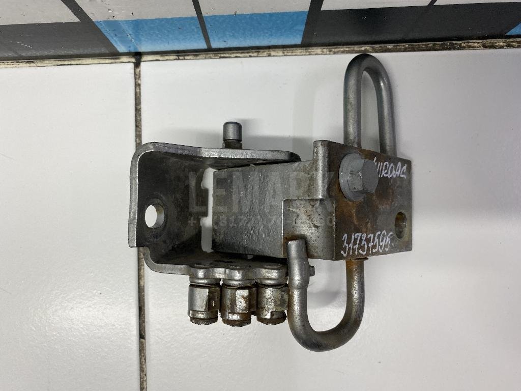 Петля двери передней левой нижняя