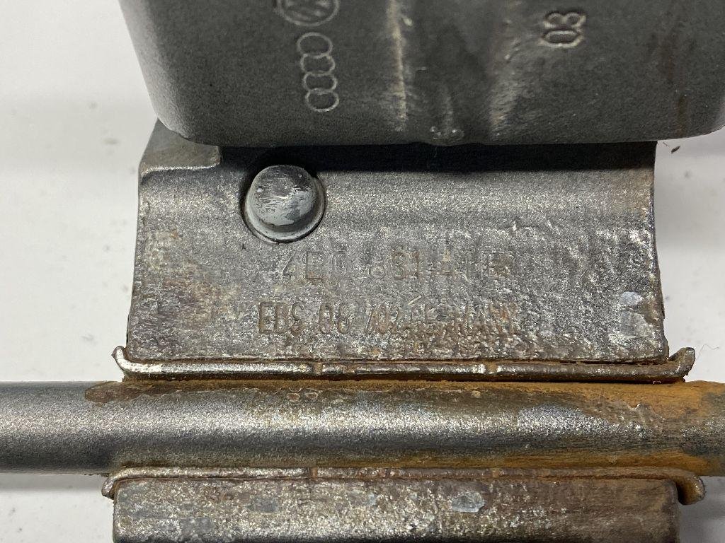 Петля двери передней левой нижняя