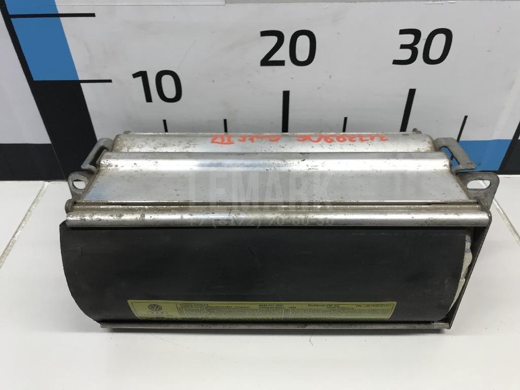 Подушка безопасности пассажирская (в торпедо)