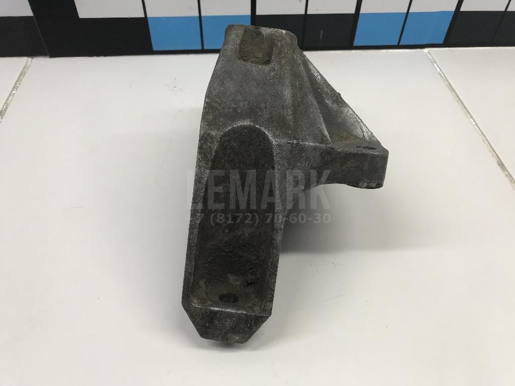 Кронштейн КПП левый