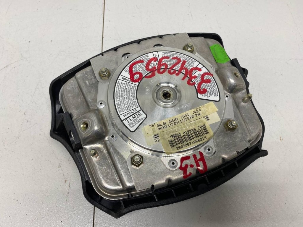 Подушка безопасности в рулевое колесо