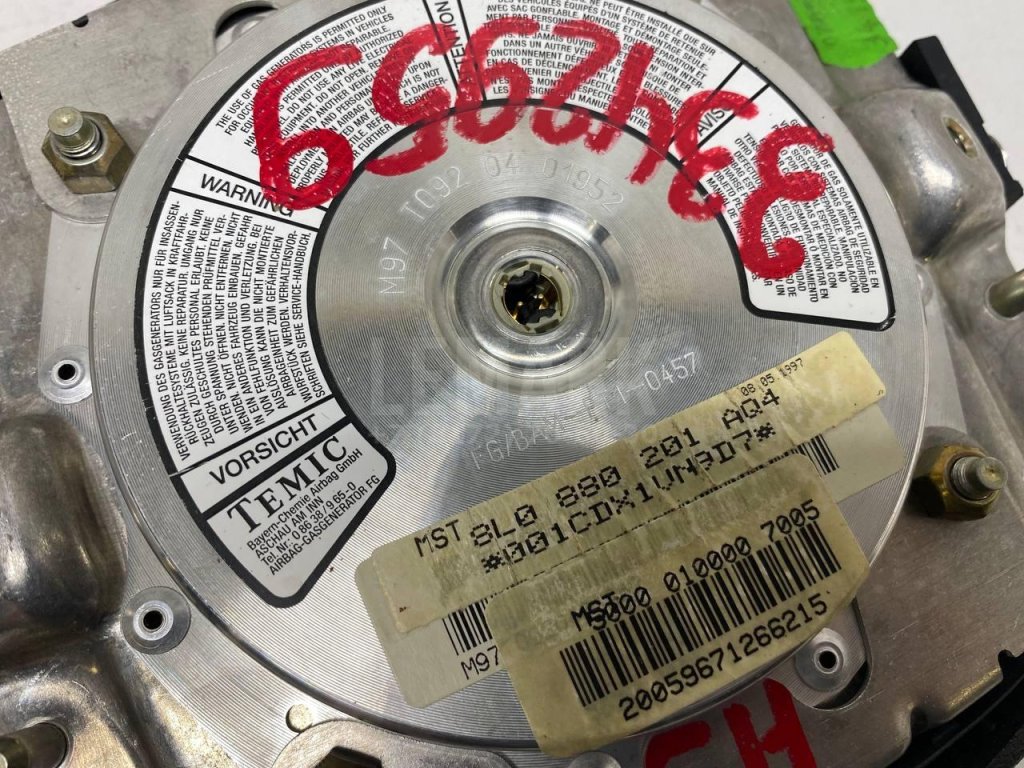 Подушка безопасности в рулевое колесо