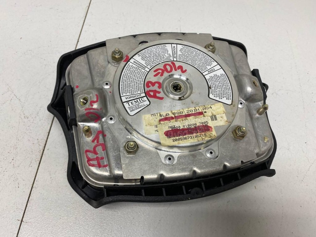 Подушка безопасности в рулевое колесо