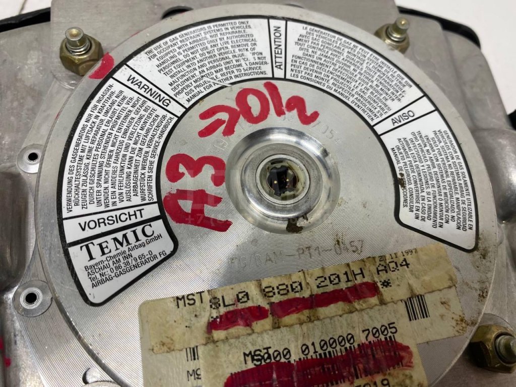 Подушка безопасности в рулевое колесо