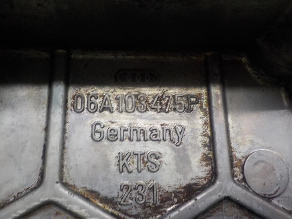 Крышка головки блока (клапанная)