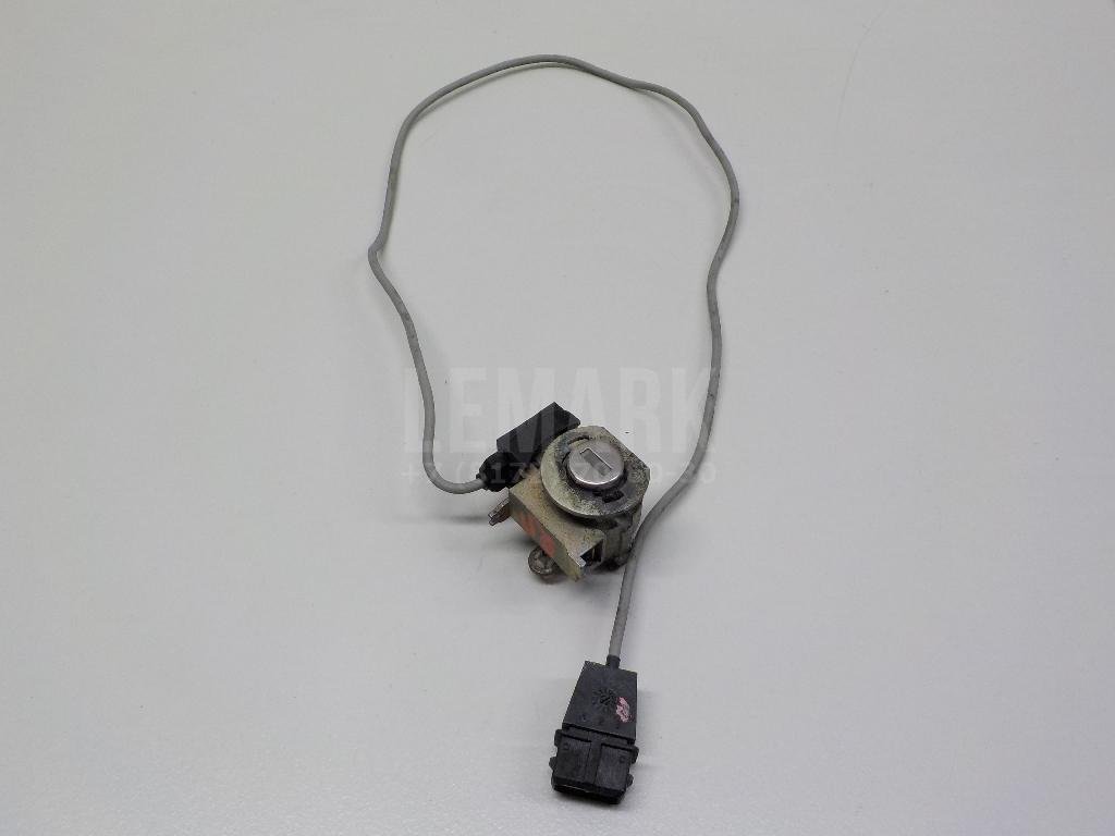 Вставка замка двери прав.