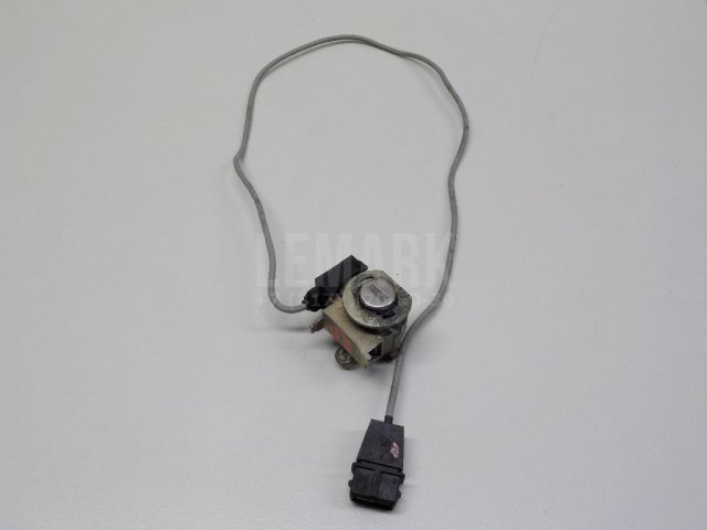 Вставка замка двери прав.