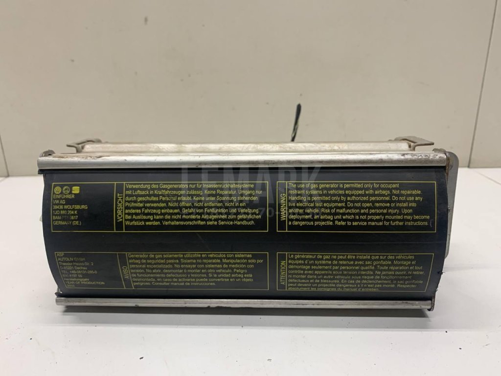 Подушка безопасности пассажирская (в торпедо)