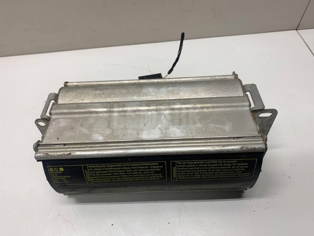 Подушка безопасности пассажирская (в торпедо)