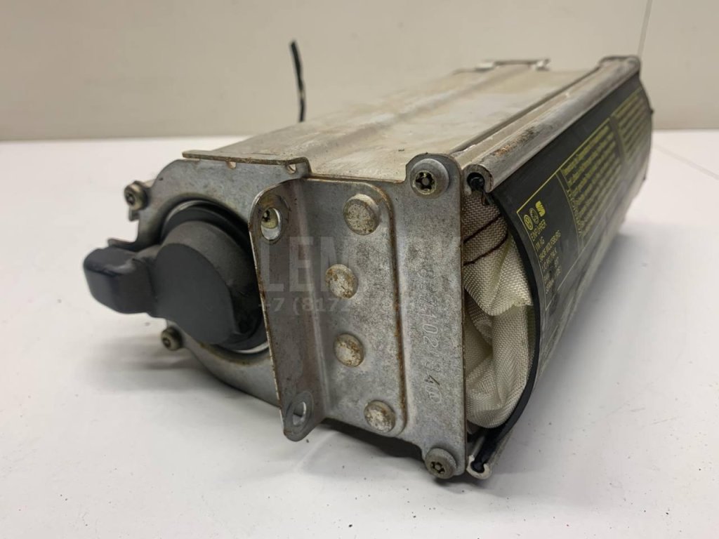 Подушка безопасности пассажирская (в торпедо)