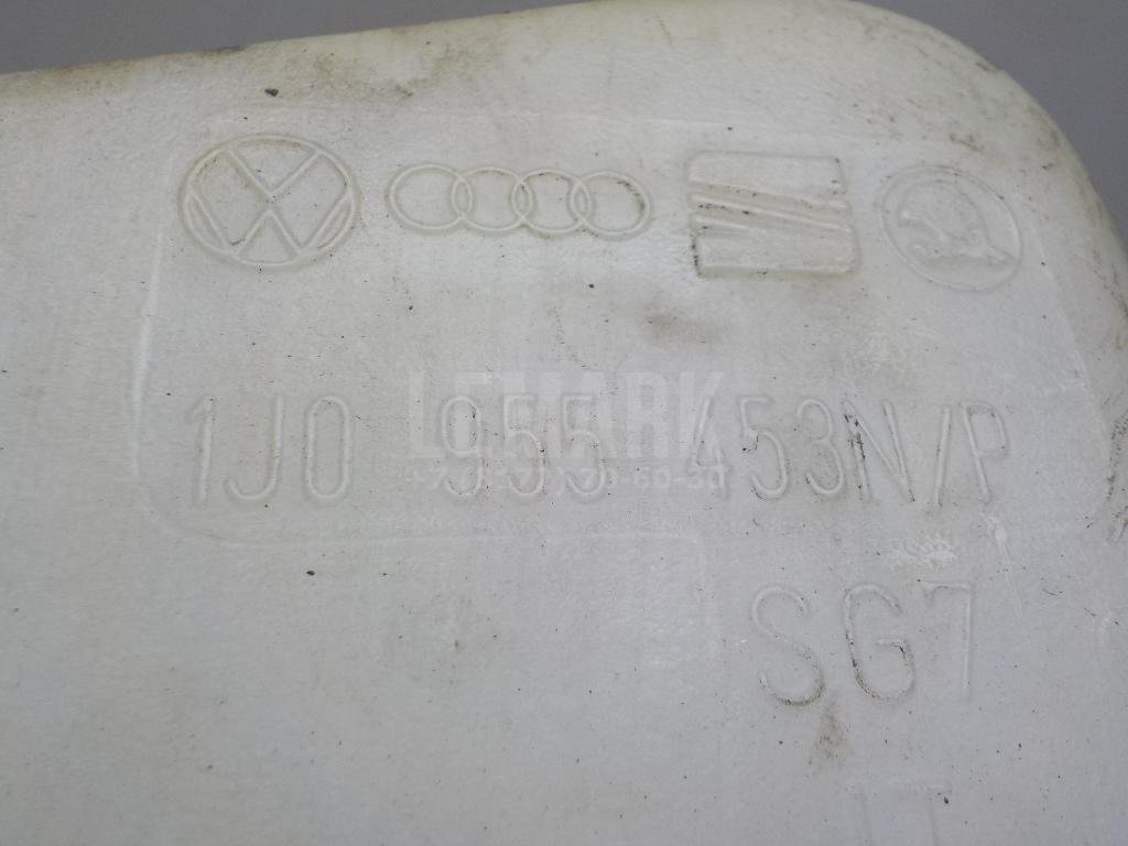 Бачок омывателя лобового стекла