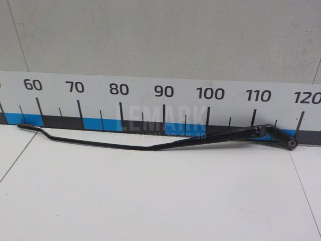 Поводок стеклоочистителя передний правый