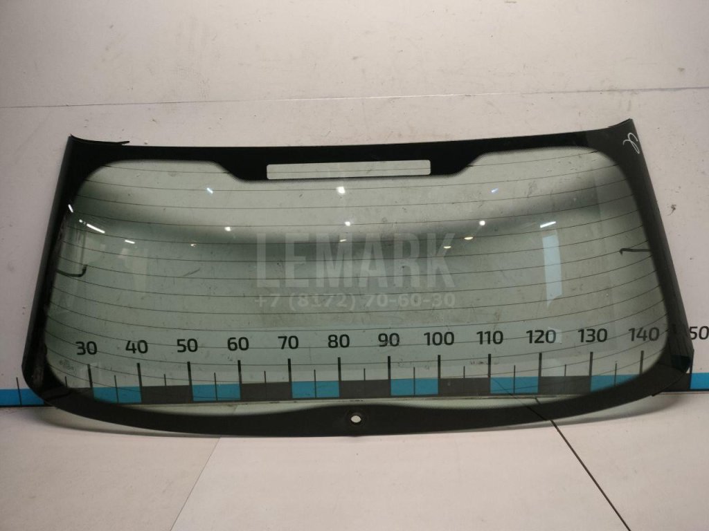 Стекло двери багажника