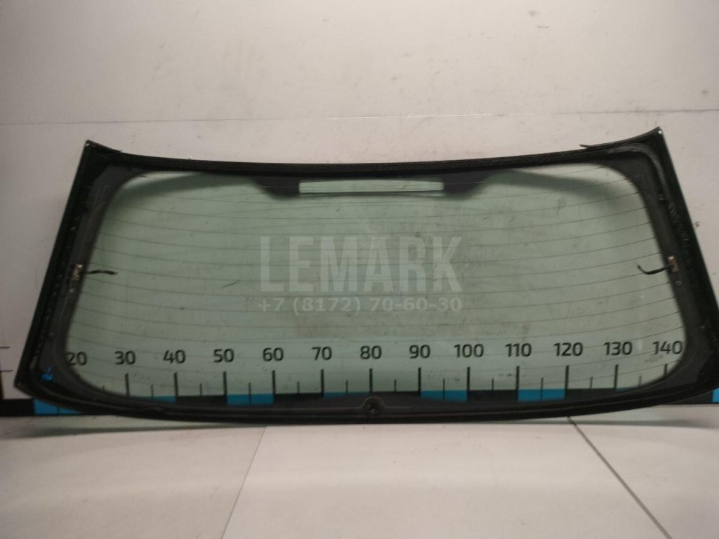 Стекло двери багажника