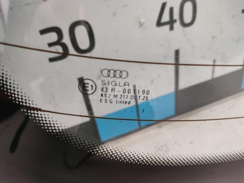 Стекло двери багажника