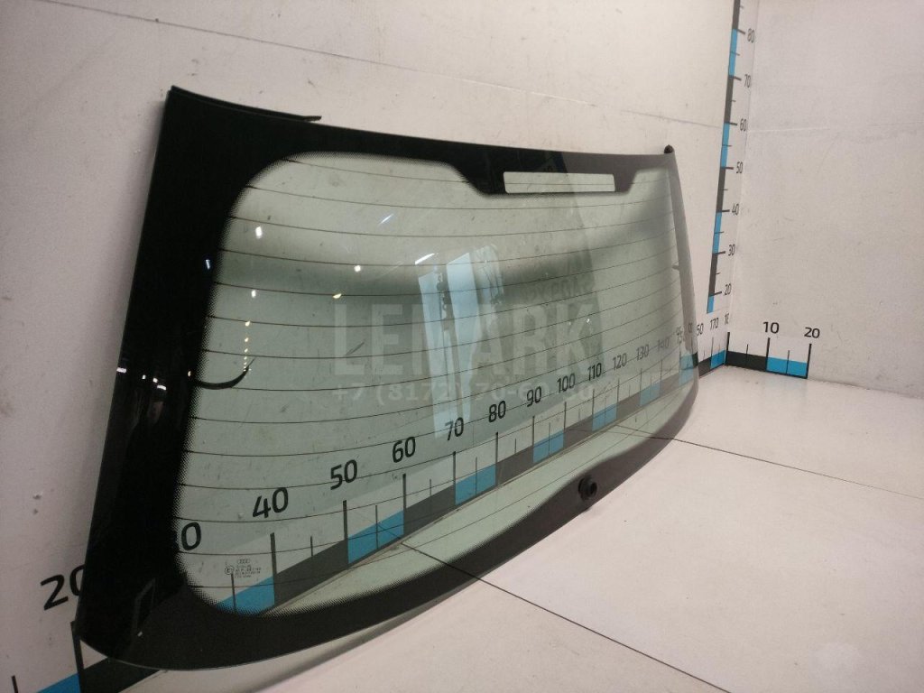 Стекло двери багажника