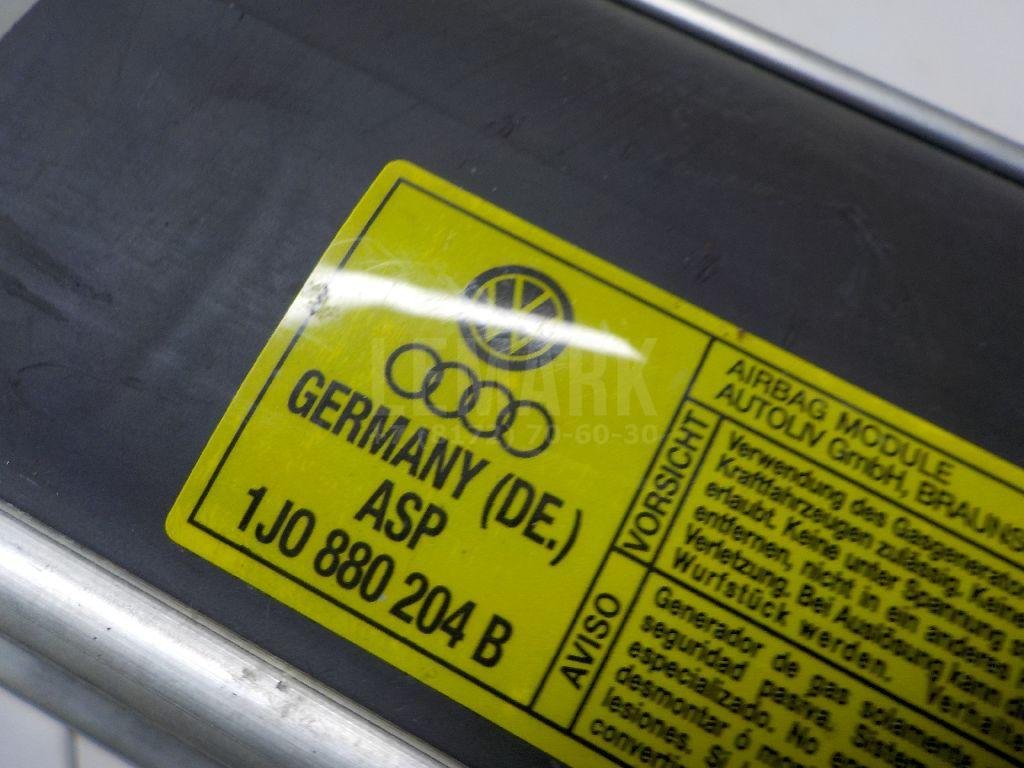 Подушка безопасности пассажирская (в торпедо)