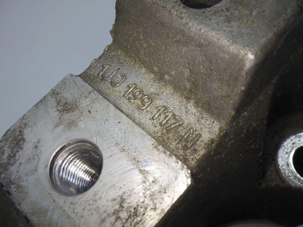 Кронштейн двигателя левый