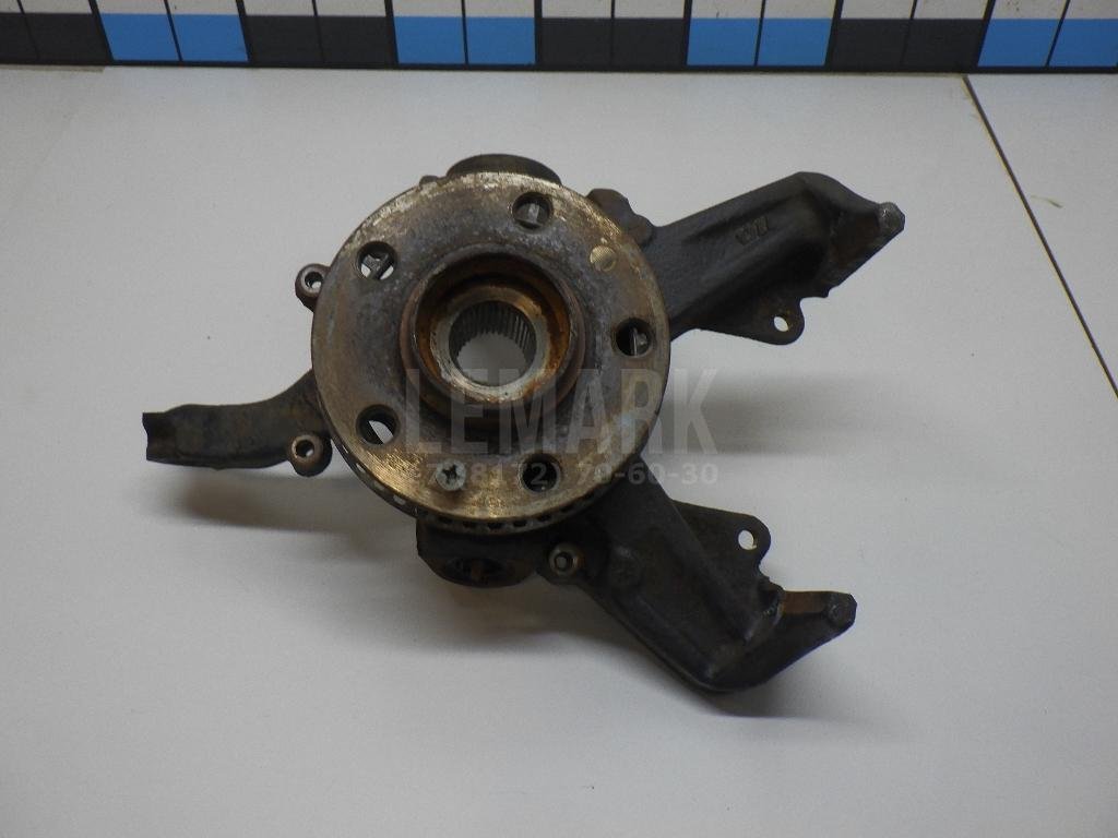 Кулак поворотный передний правый