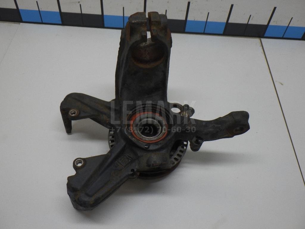 Кулак поворотный передний правый