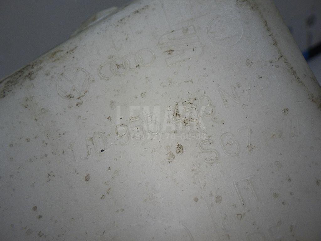 Бачок омывателя лобового стекла