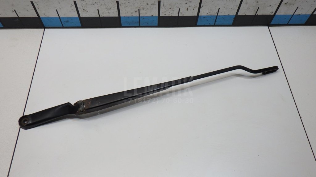 Поводок стеклоочистителя передний левый