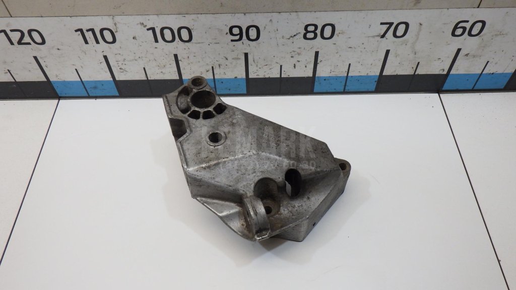 Кронштейн двигателя правый