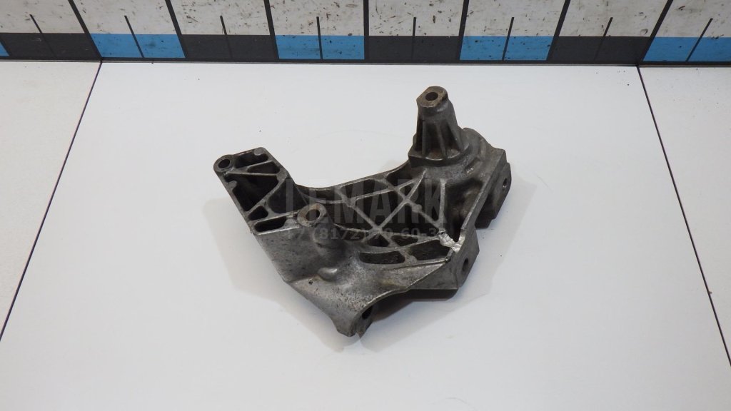 Кронштейн двигателя правый
