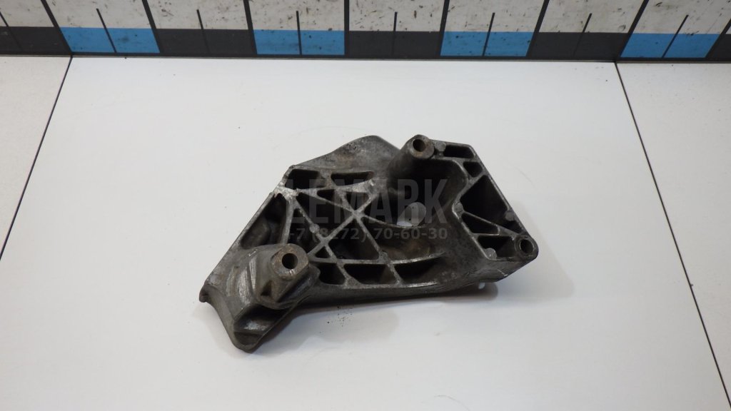 Кронштейн двигателя правый