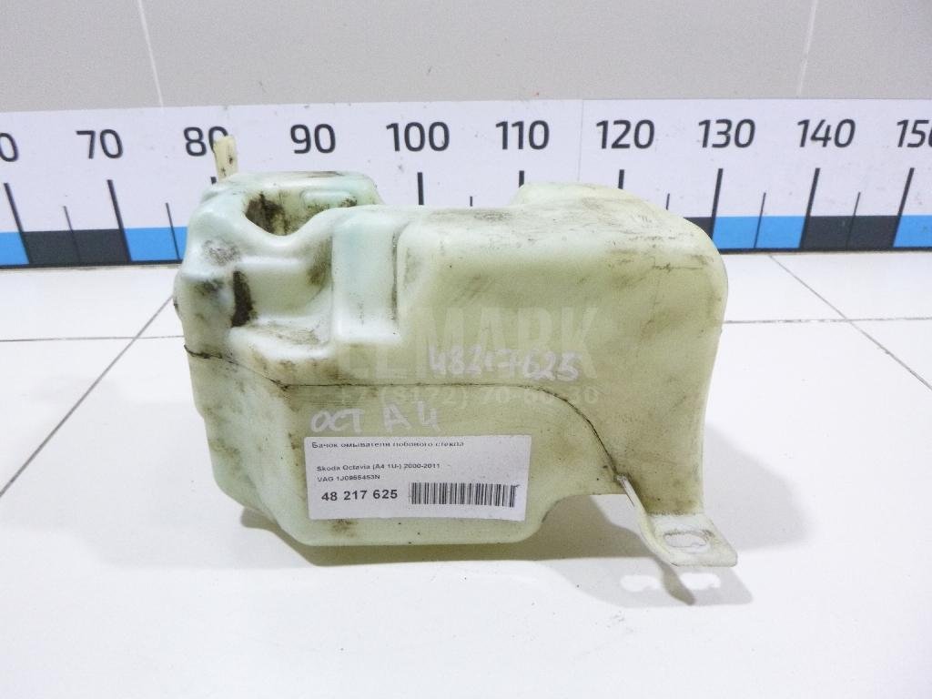 Бачок омывателя лобового стекла