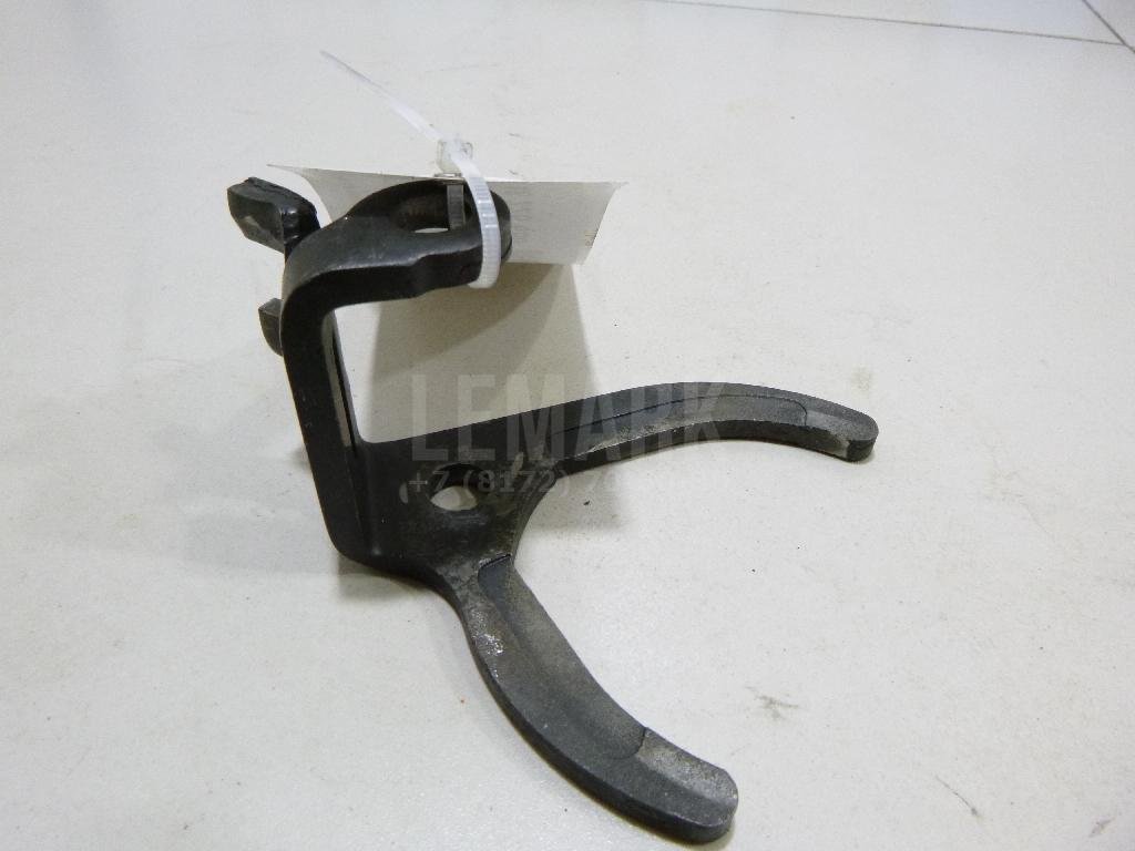 Вилка включения передачи