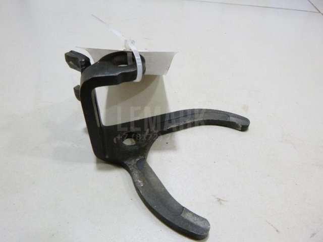 Вилка включения передачи