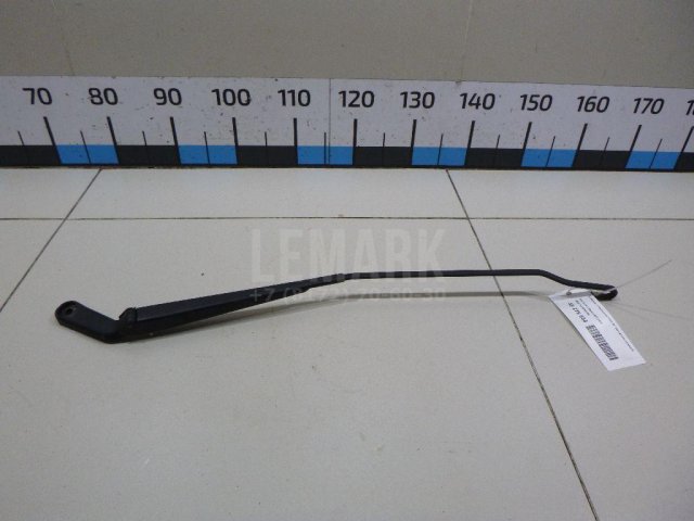 Поводок стеклоочистителя передний правый