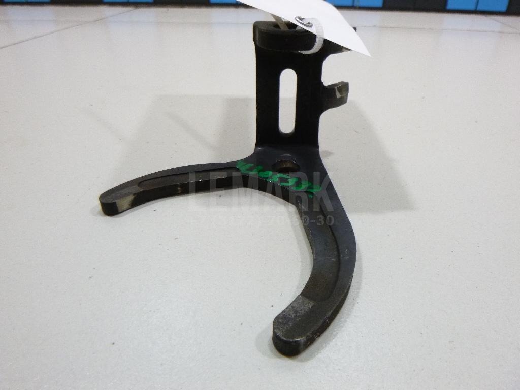 Вилка включения передачи