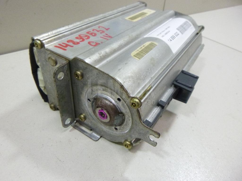 Подушка безопасности пассажирская (в торпедо)