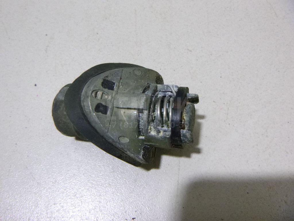 Вставка замка багажника