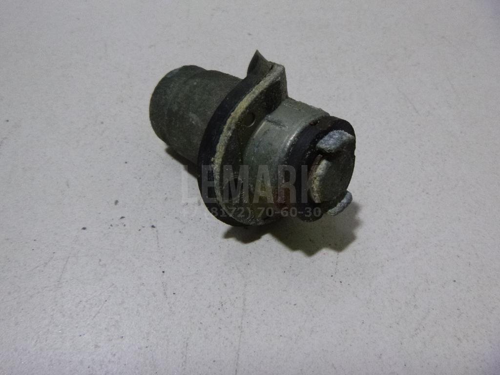 Вставка замка багажника