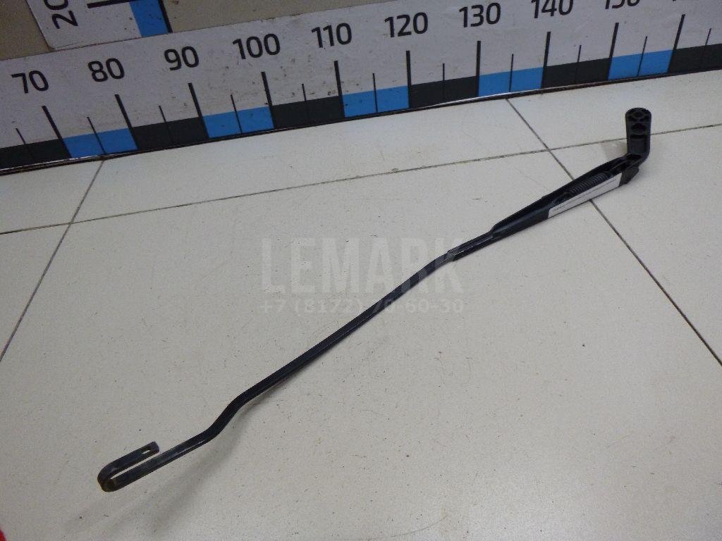 Поводок стеклоочистителя передний правый