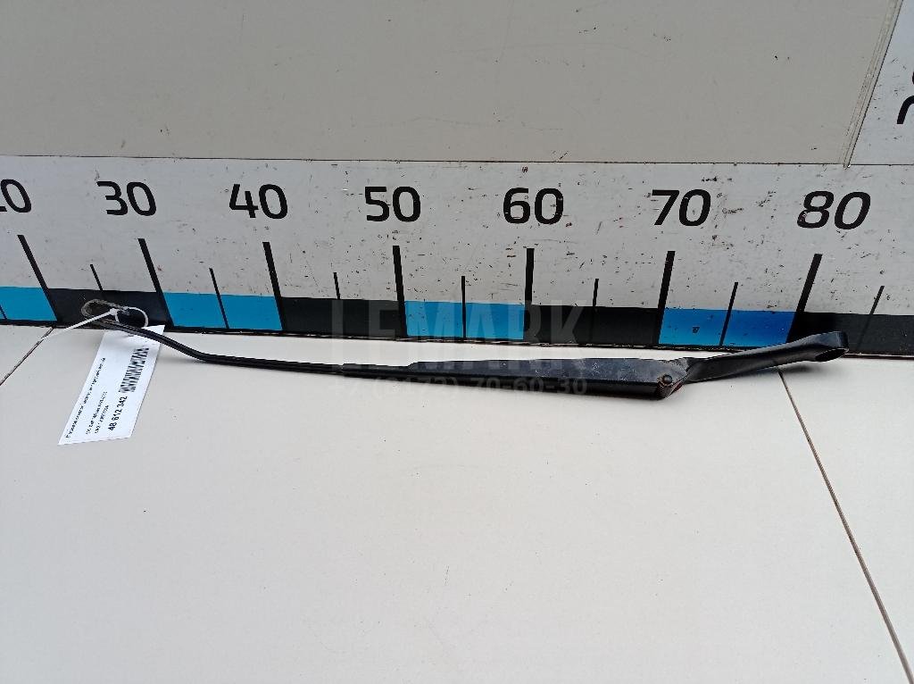 Поводок стеклоочистителя передний левый