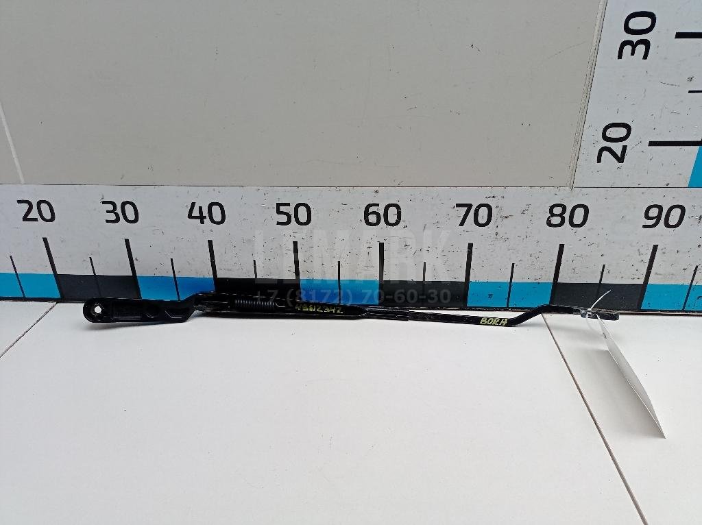 Поводок стеклоочистителя передний левый