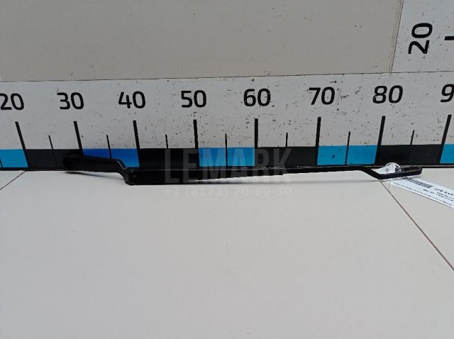 Поводок стеклоочистителя передний левый