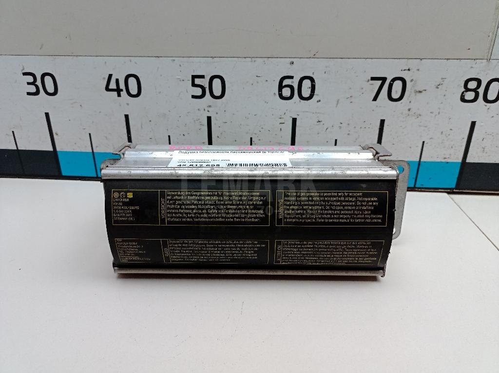 Подушка безопасности пассажирская (в торпедо)