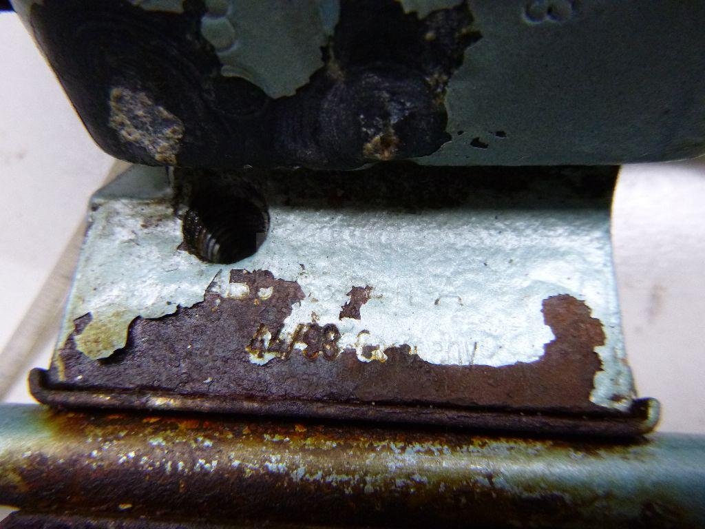 Петля двери передней левой нижняя