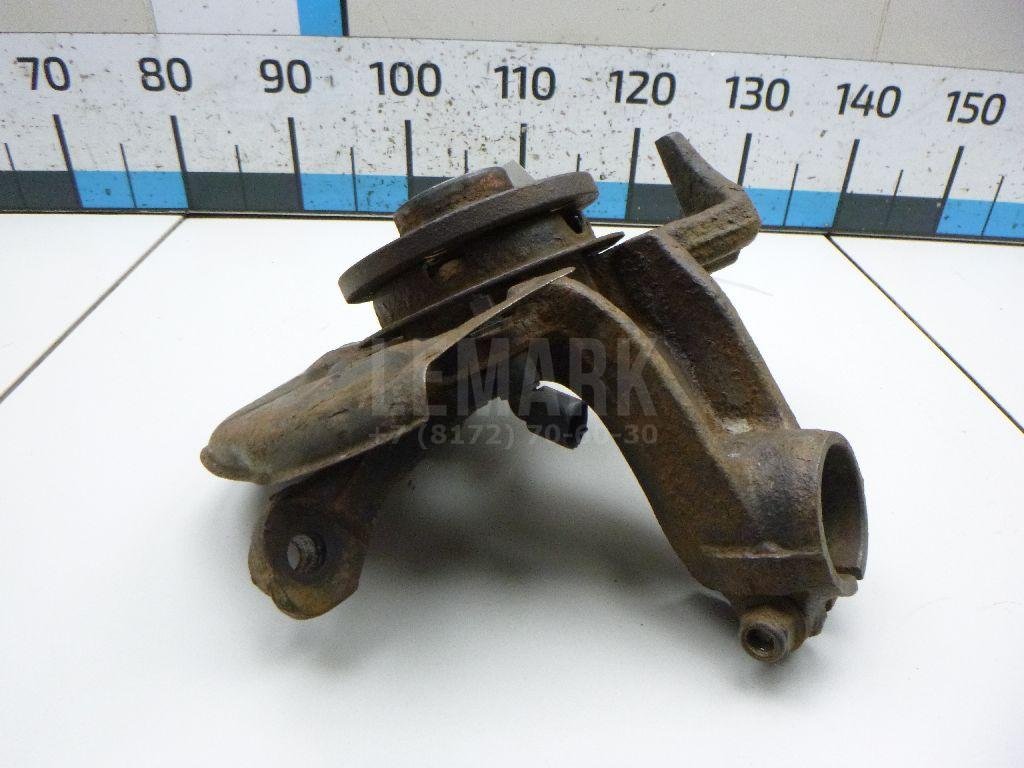 Кулак поворотный передний левый