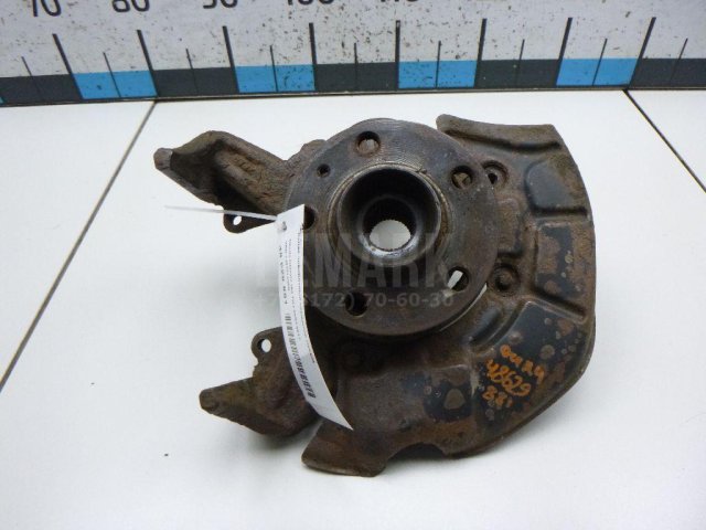 Кулак поворотный передний левый