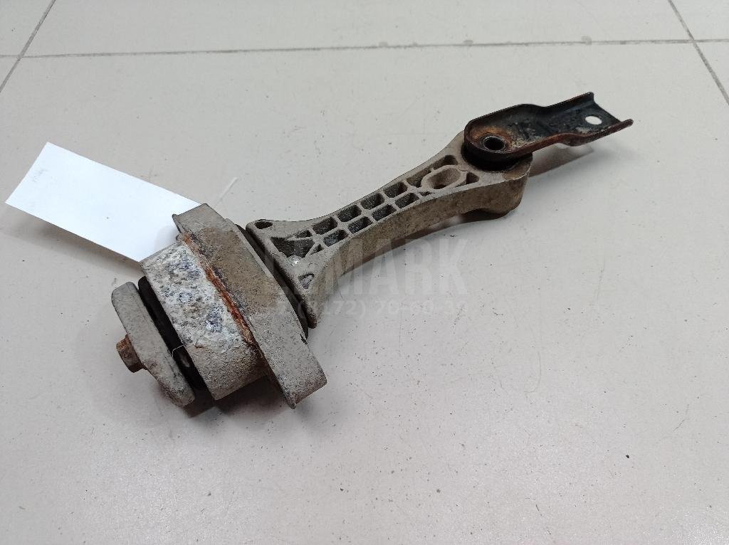 Опора двигателя задняя